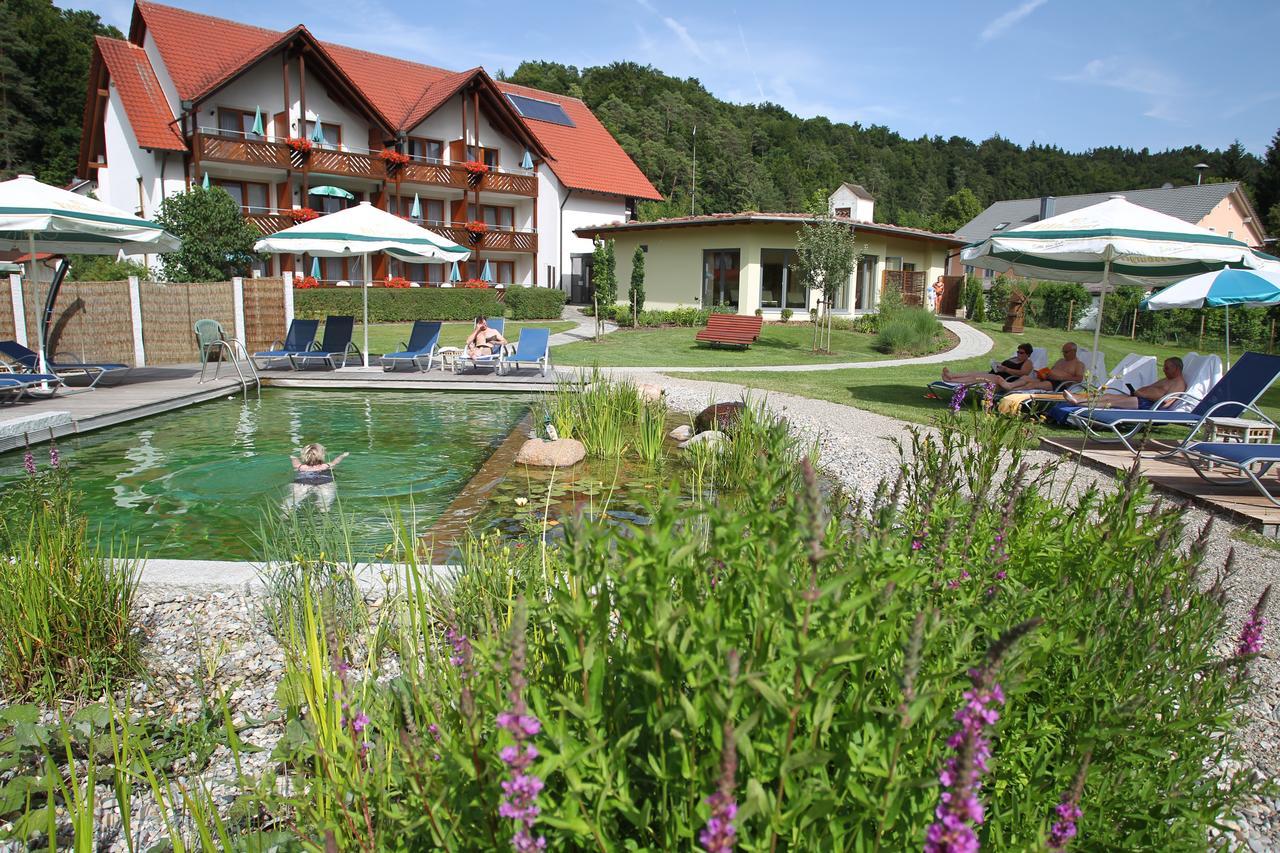 Hotel&Gasthof Zur Linde Kipfenberg Exterior foto